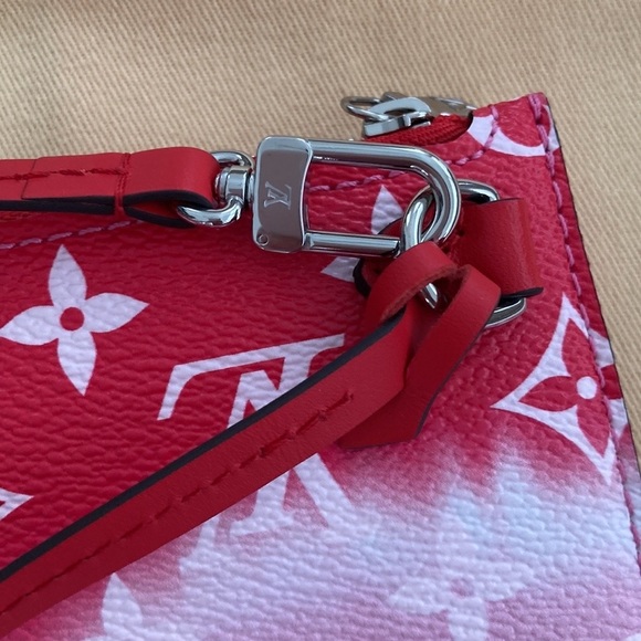 Nwot Louis Vuitton Escale Neverfull MM Pochette - Picture 8 of 10